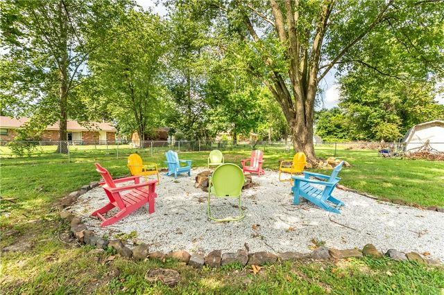 110 SE 11th Street, Bentonville, AR 72712