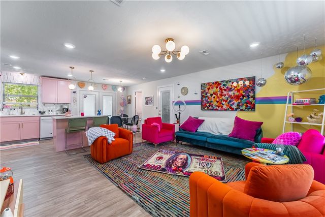 110 SE 11th Street, Bentonville, AR 72712