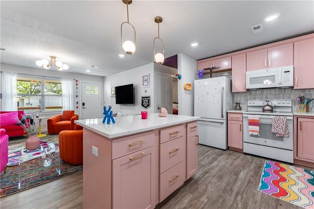 110 SE 11th Street, Bentonville, AR 72712