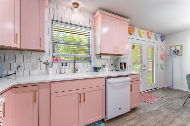 110 SE 11th Street, Bentonville, AR 72712