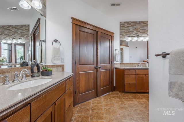 7982 S Old Farm Lane, Meridian, ID 83642
