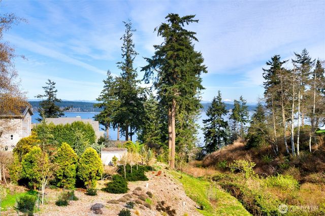 2303 North Bluff Road, Greenbank, WA 98253