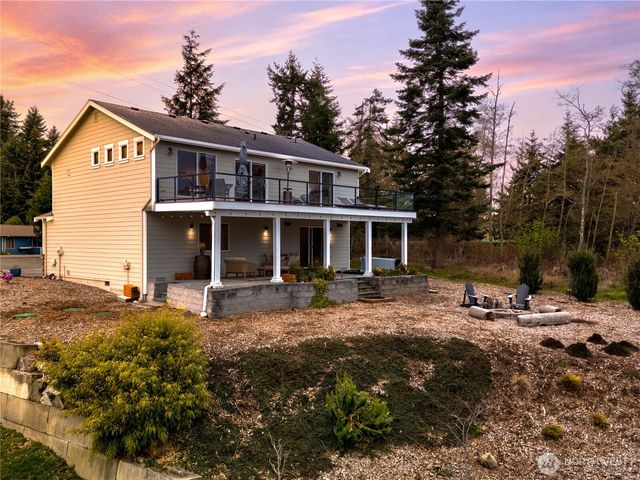 2303 North Bluff Road, Greenbank, WA 98253