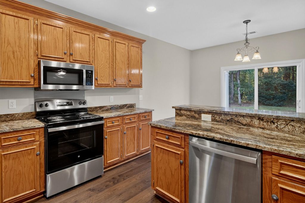 Image 15 of property listing at 8719 Evangeline Drive, North Charleston, SC 29420