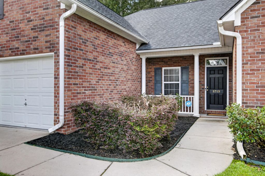 Image 2 of property listing at 8719 Evangeline Drive, North Charleston, SC 29420