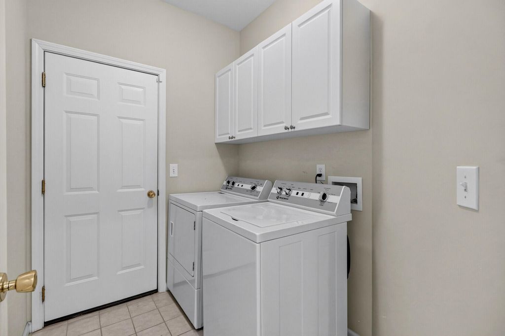 Image 28 of property listing at 8719 Evangeline Drive, North Charleston, SC 29420