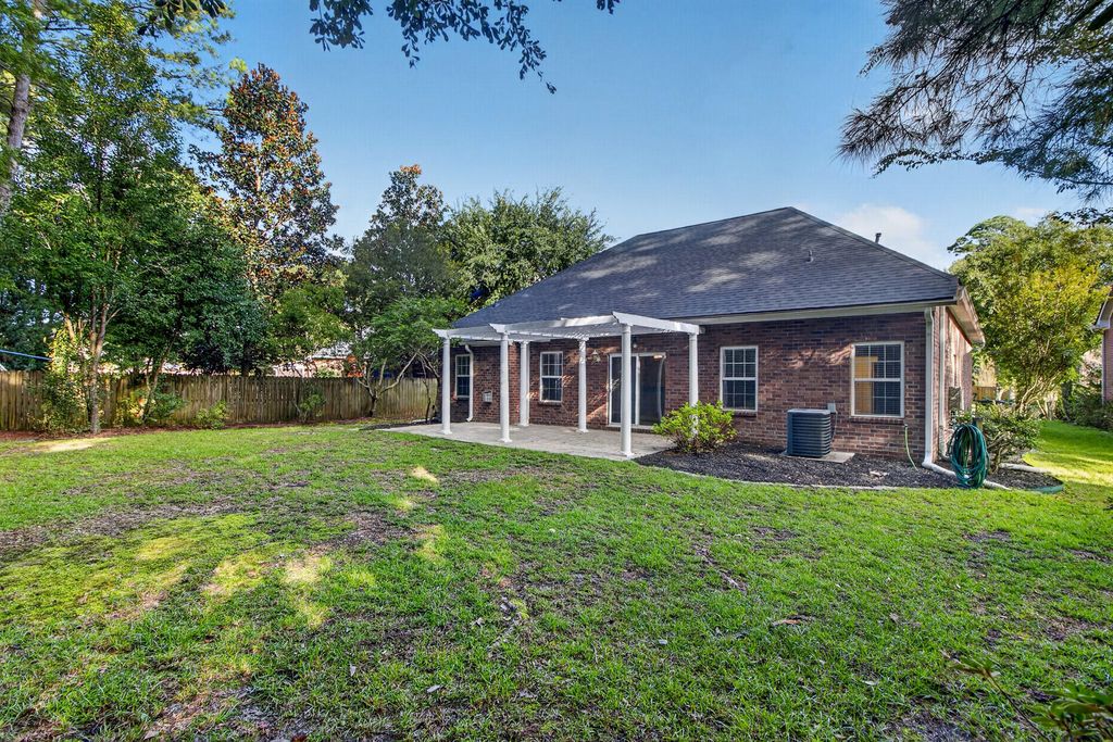 Image 35 of property listing at 8719 Evangeline Drive, North Charleston, SC 29420