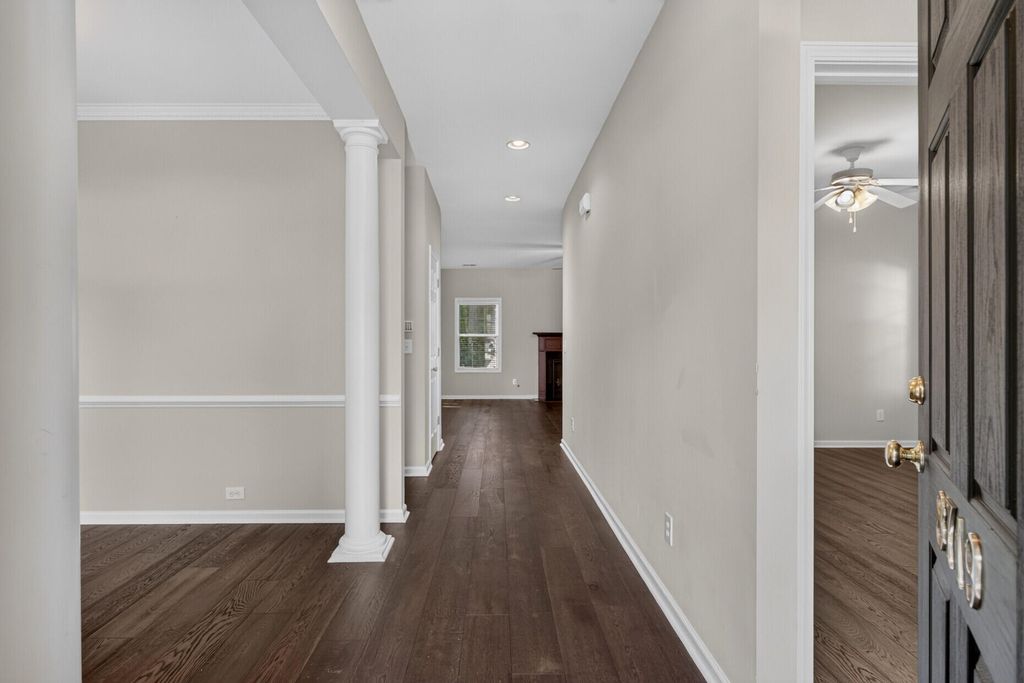 Image 4 of property listing at 8719 Evangeline Drive, North Charleston, SC 29420
