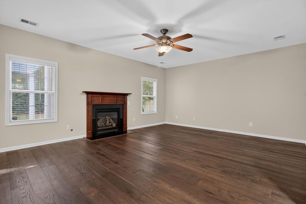 Image 7 of property listing at 8719 Evangeline Drive, North Charleston, SC 29420