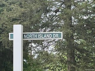 9031 N Island Drive, Flushing, MI 48433