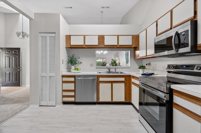 630 MAPLE OAK CIRCLE 102, Altamonte Springs, FL 32701