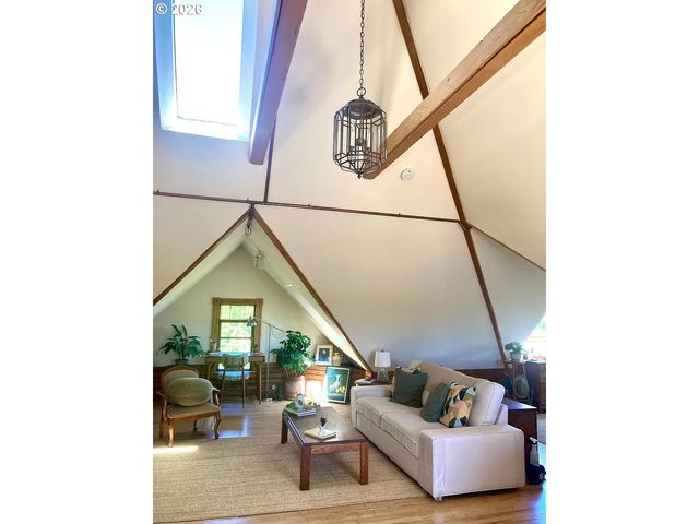 35 Ne 22ND Ave, Portland, OR 97232