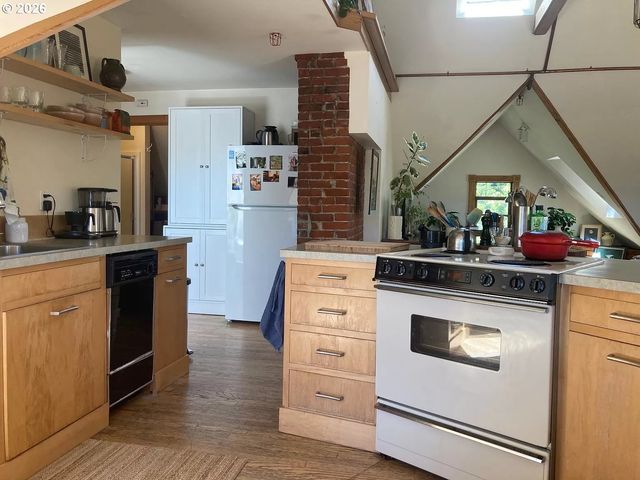 35 Ne 22ND Ave, Portland, OR 97232