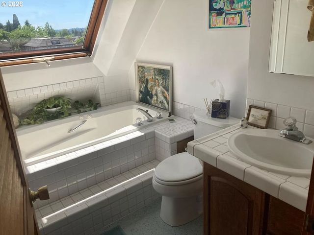 35 Ne 22ND Ave, Portland, OR 97232