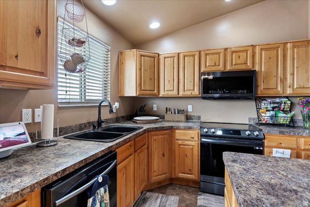 5999 S 3200 W, Roy, UT 84067