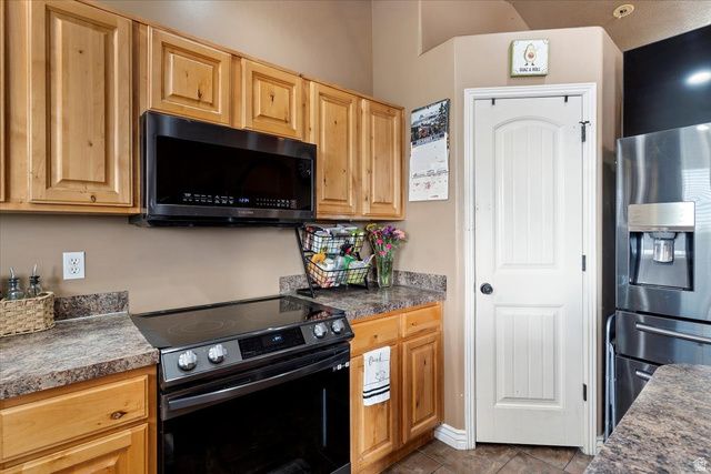5999 S 3200 W, Roy, UT 84067