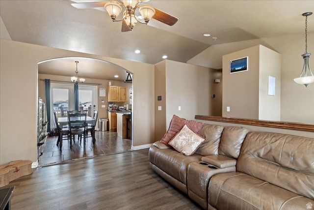 5999 S 3200 W, Roy, UT 84067