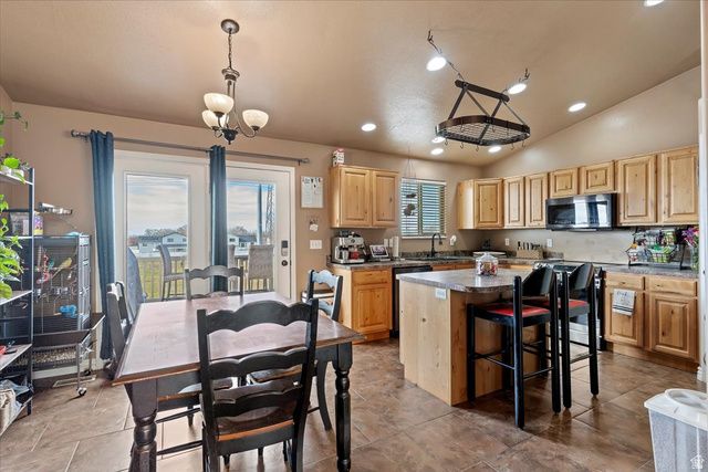 5999 S 3200 W, Roy, UT 84067