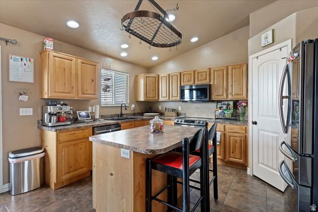 5999 S 3200 W, Roy, UT 84067