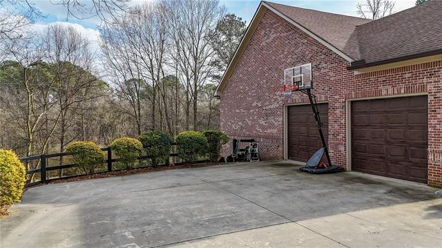 188 Richards NE Road, White, GA 30184