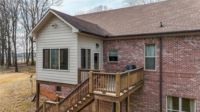 188 Richards NE Road, White, GA 30184