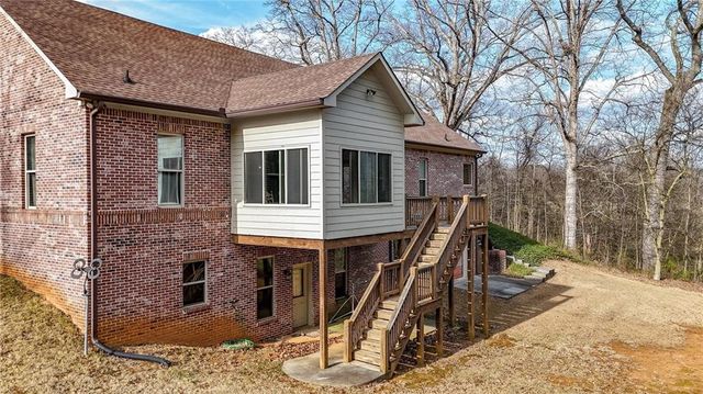 188 Richards NE Road, White, GA 30184