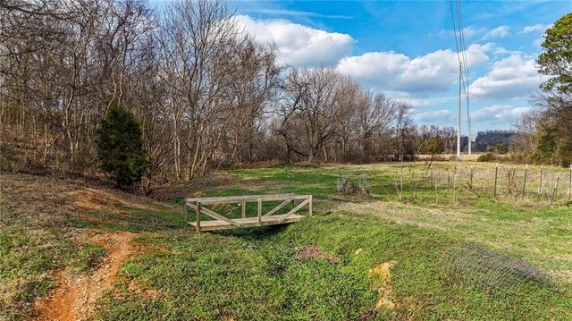 188 Richards NE Road, White, GA 30184