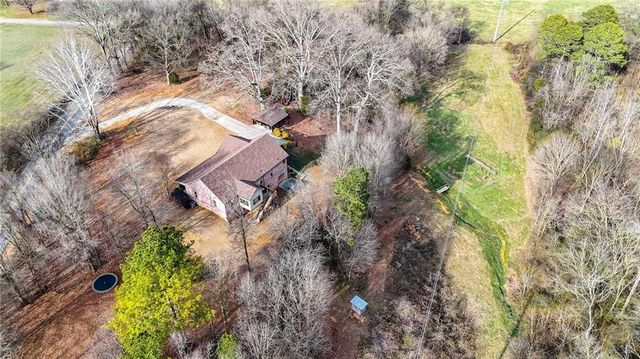 188 Richards NE Road, White, GA 30184