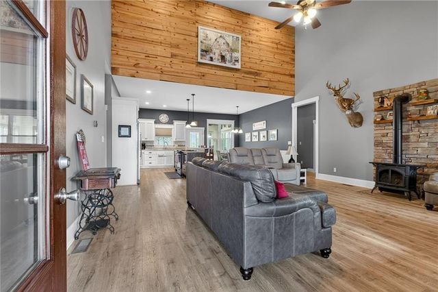 188 Richards NE Road, White, GA 30184