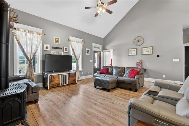 188 Richards NE Road, White, GA 30184