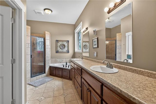 188 Richards NE Road, White, GA 30184