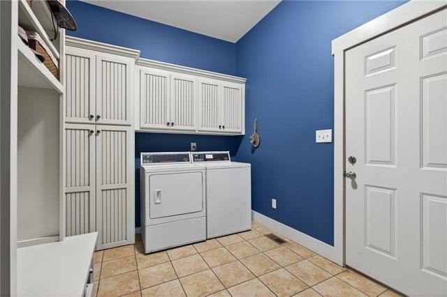 188 Richards NE Road, White, GA 30184