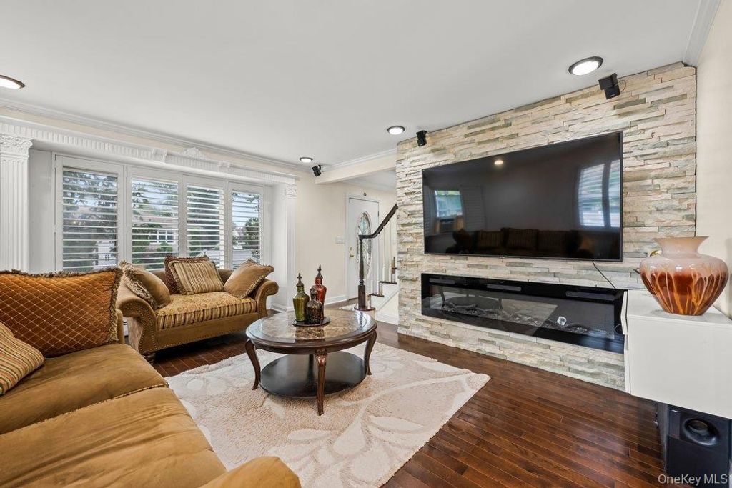 477 Roy Street, West Hempstead, NY 11552 — photo 2