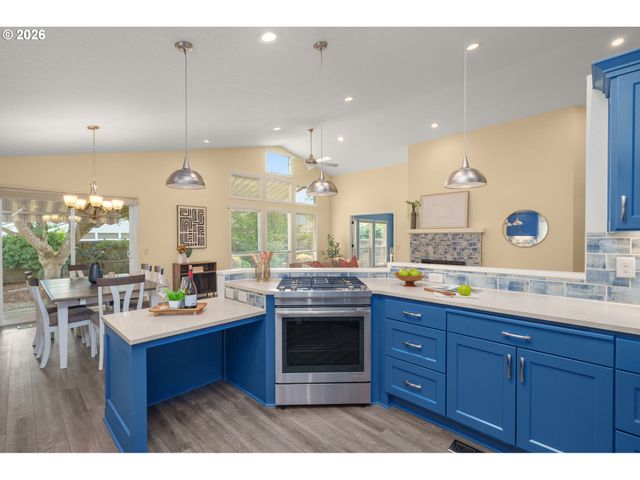 12812 Sw OVERGAARD St, Portland, OR 97224
