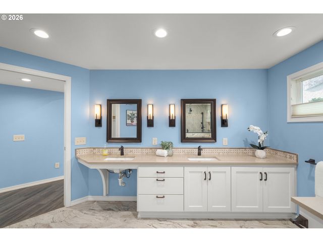 12812 Sw OVERGAARD St, Portland, OR 97224