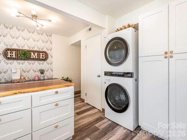 8340 Meadow Lakes Drive 8340, Charlotte, NC 28210