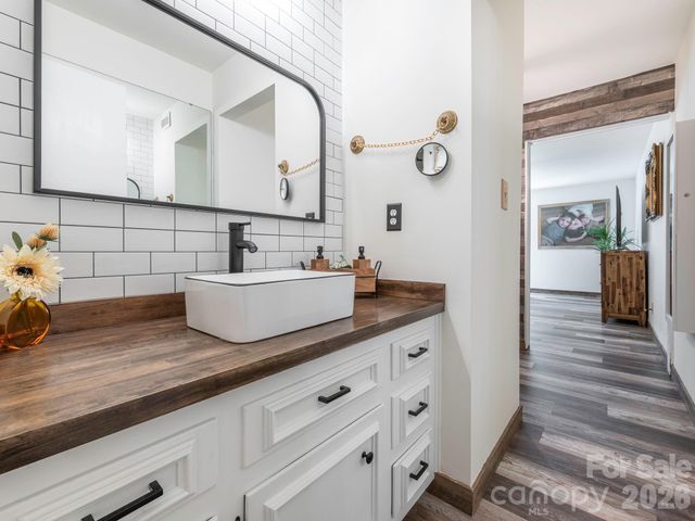 8340 Meadow Lakes Drive 8340, Charlotte, NC 28210