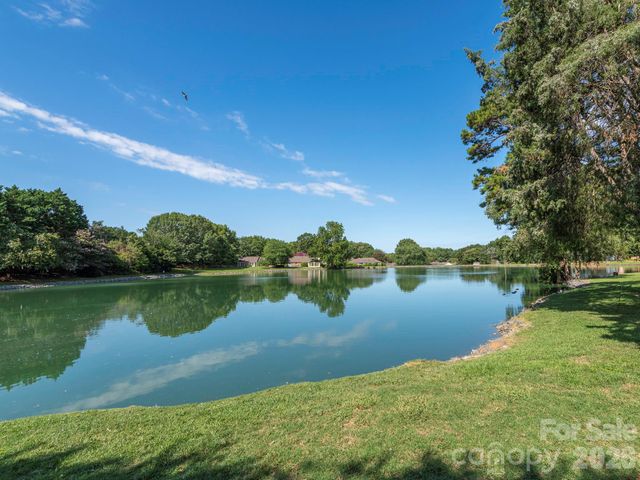 8340 Meadow Lakes Drive 8340, Charlotte, NC 28210