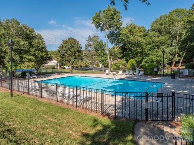 8340 Meadow Lakes Drive 8340, Charlotte, NC 28210