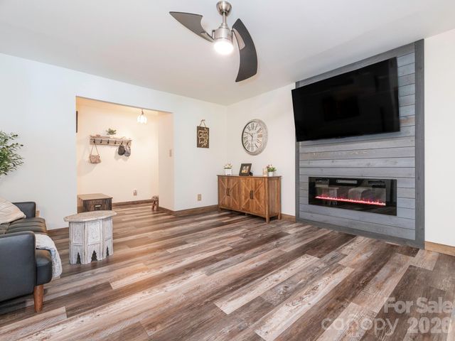 8340 Meadow Lakes Drive 8340, Charlotte, NC 28210