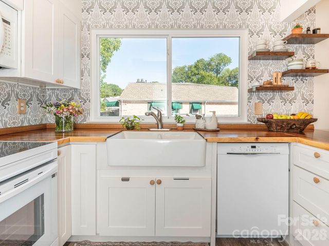 8340 Meadow Lakes Drive 8340, Charlotte, NC 28210