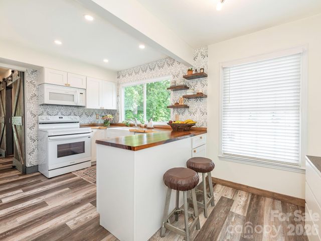 8340 Meadow Lakes Drive 8340, Charlotte, NC 28210