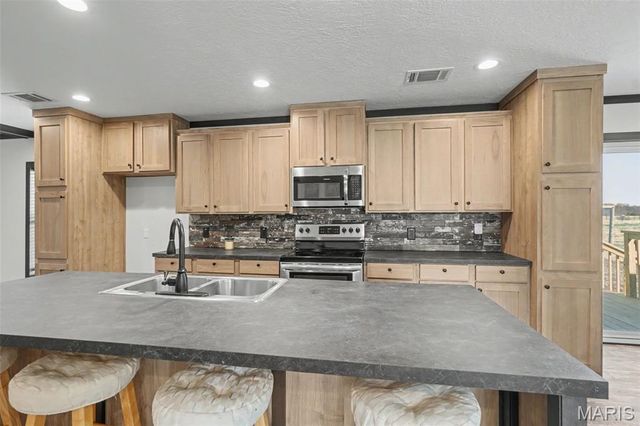 19225 Hubbell Lane, Warrenton, MO 63383