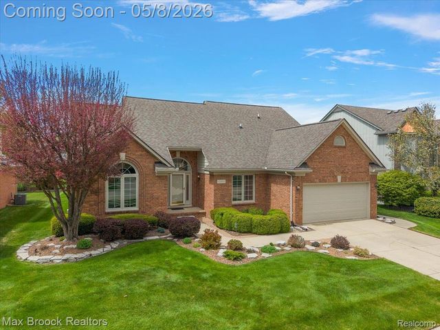 46597 Covington Drive, Macomb Township, MI 48044