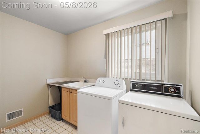46597 Covington Drive, Macomb Township, MI 48044