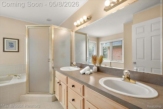 46597 Covington Drive, Macomb Township, MI 48044