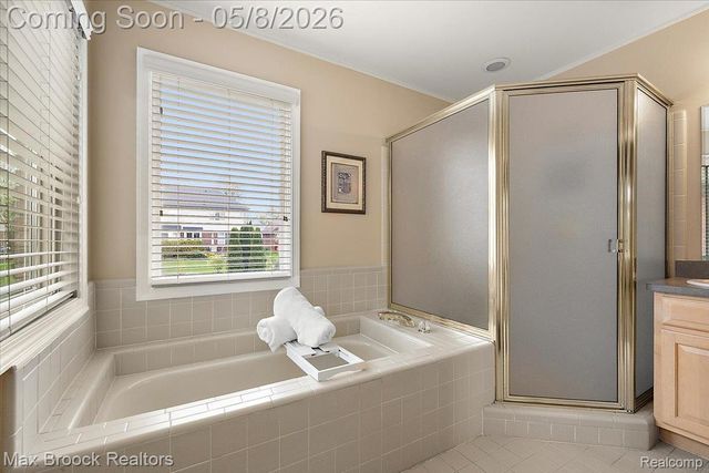46597 Covington Drive, Macomb Township, MI 48044