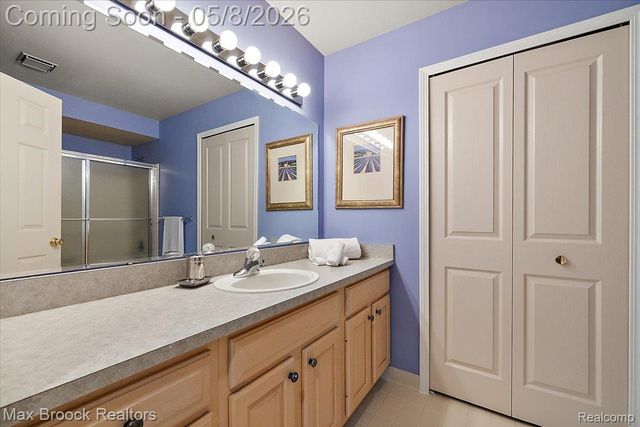 46597 Covington Drive, Macomb Township, MI 48044