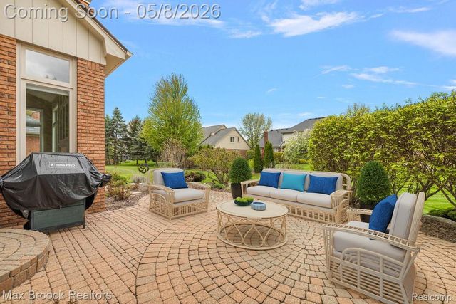46597 Covington Drive, Macomb Township, MI 48044