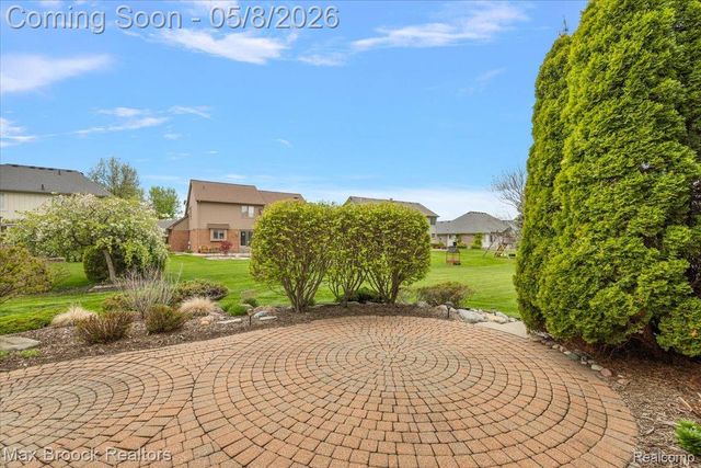 46597 Covington Drive, Macomb Township, MI 48044